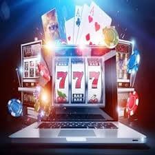 crazyslot Myanmar ကစားသမားများ မိုဘိုင်းဖုန်းဖြင့် Sportsbook Slots ကစားနေသောပုံ